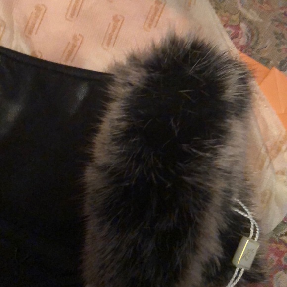 Brand New Size Medium Blk Leather Gloves - Picture 2 of 4